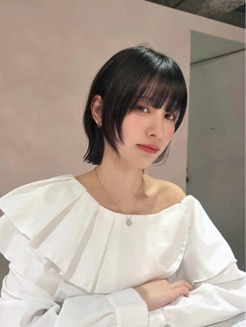 セミロング カラー ブリーチ 透明感カラー ダブルカラー ブリーチなしカラー 顔周りカット カット ヘアカラー 新島 涼のヘアスタイル