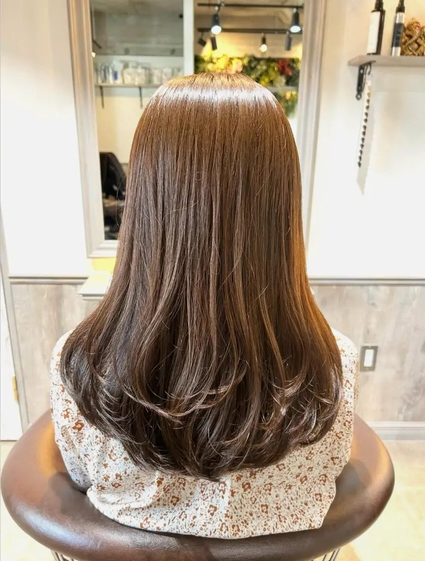セミロング カラー ヘアアレンジ 梅木李奈🕊️ レイヤー透明感カラーのヘアスタイル