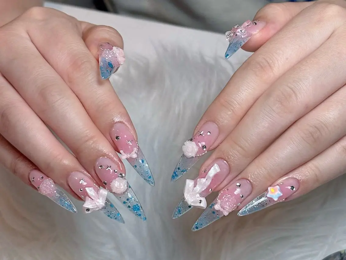 ネイル チークネイル ドット フレンチネイル グラデーション ハート ハンドネイル ハンドケア Eli Muse 新宿ネイルのネイルデザイン