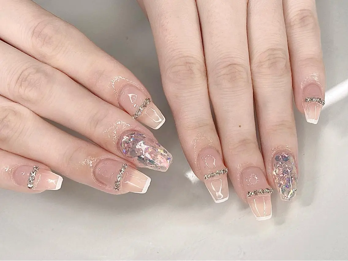 ネイル ハンドネイル I-nailロング /ワンホン/キラキラのネイルデザイン