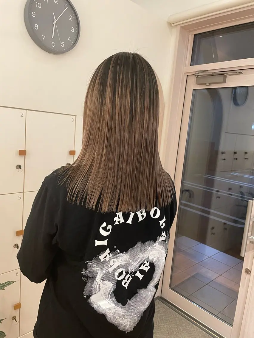 ミディアム カラー バレイヤージュ レイヤーカット ブリーチ👩‍🦳/ ‪✂︎MANAMIのヘアスタイル