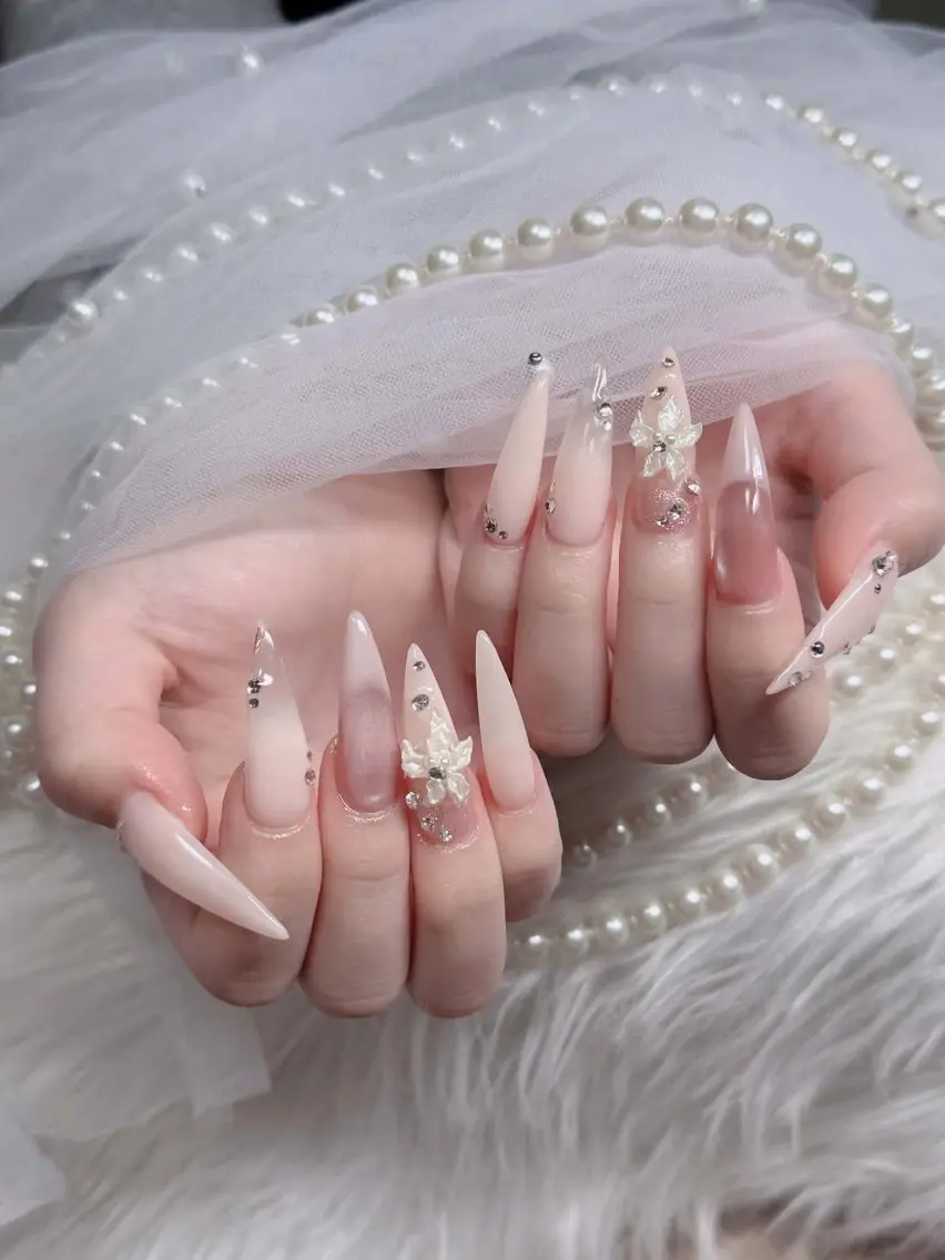 ネイル チークネイル フレンチネイル キラキラネイル 韓国ネイル マグネットネイル ハンドネイル yuuna hbabynailのネイルデザイン