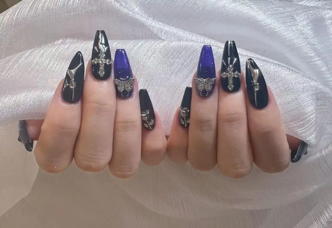 ネイル 長さ出し フレンチネイル ジェルネイル ガラスフレンチ 韓国ネイル Hana Bloom Nail💛Rinaのネイルデザイン