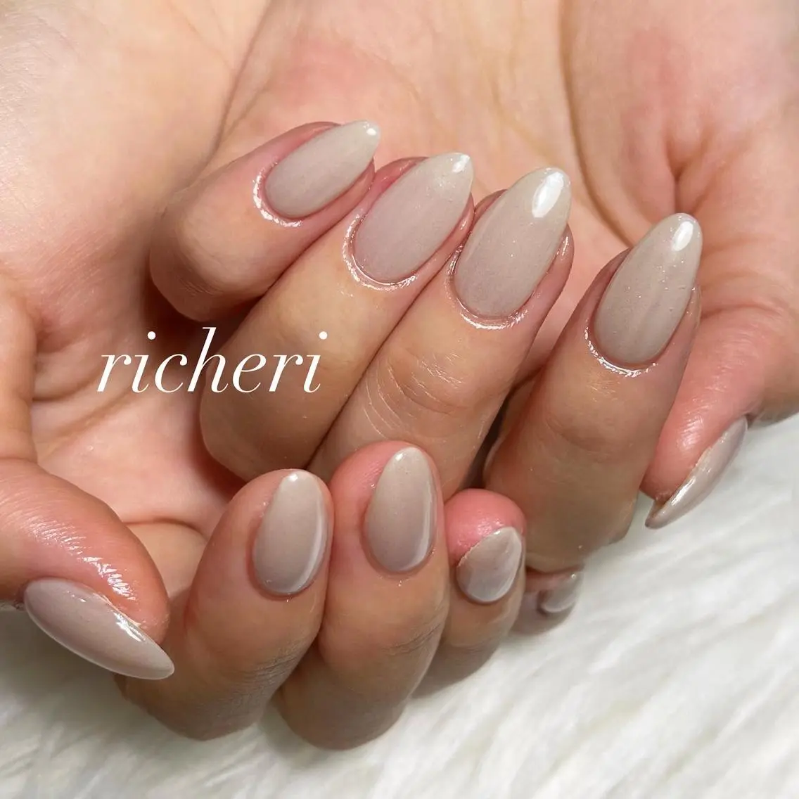 ミディアム ネイル 韓国風ヘア アートネイル フレンチネイル ジェルネイル ガラスフレンチ richeri beautyのエステ・リラクイメージ