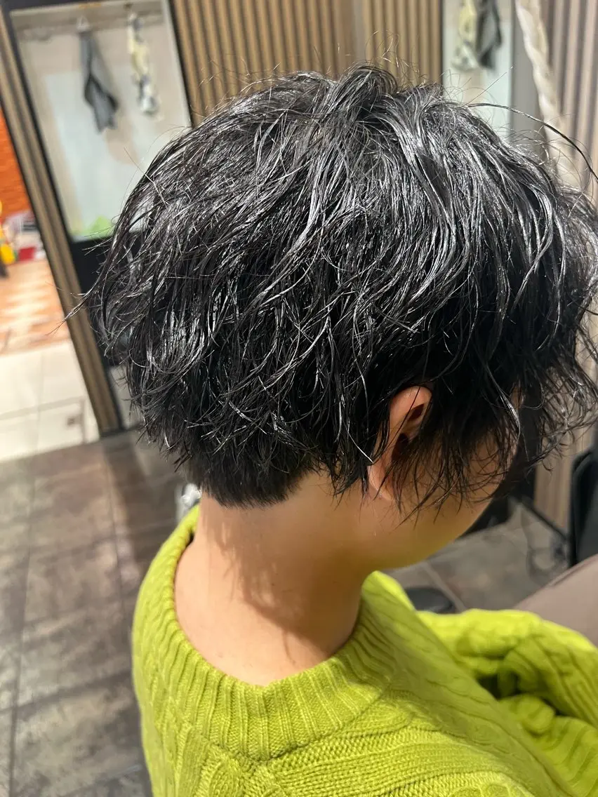 ロング パーマ メンズ センターパート メンズパーマ 波巻きパーマ カット パーマ トリートメント 古山 侑東 /シャドウパーマのヘアスタイル