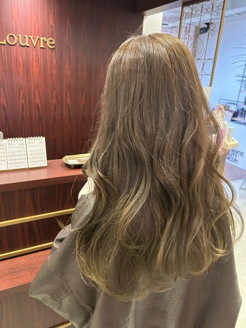 ロング カラー ヘアアレンジ ベージュカラー オリーブベージュ Louvre Sty list/ERIKAのヘアスタイル