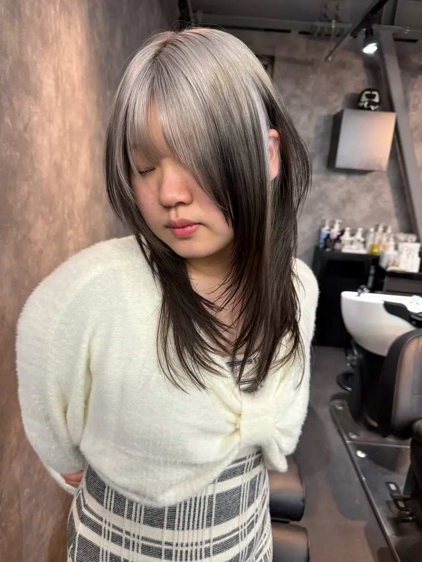 セミロング カット ヘアカラー トリートメント 秋山 輝星のヘアスタイル