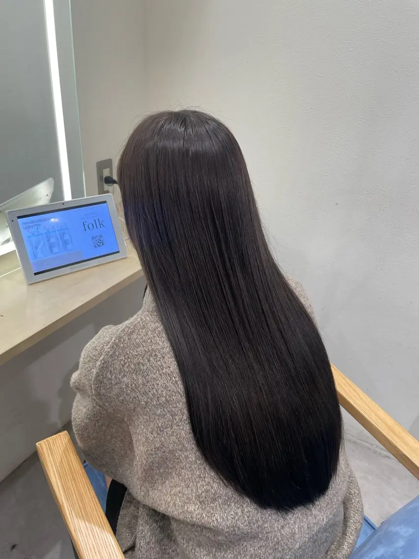 カラー グレージュ オリーブグレージュ オリーブグレー 安東留那 /レイヤーカットのヘアスタイル