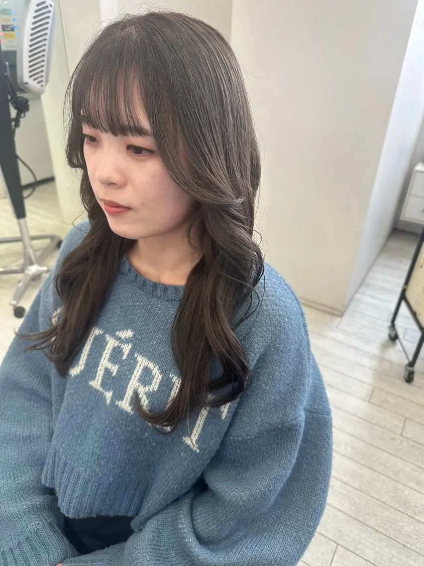 セミロング カラー アッシュ アッシュグレー アッシュグレージュ ブリーチ 透明感カラー 遠藤 愛莉のヘアスタイル