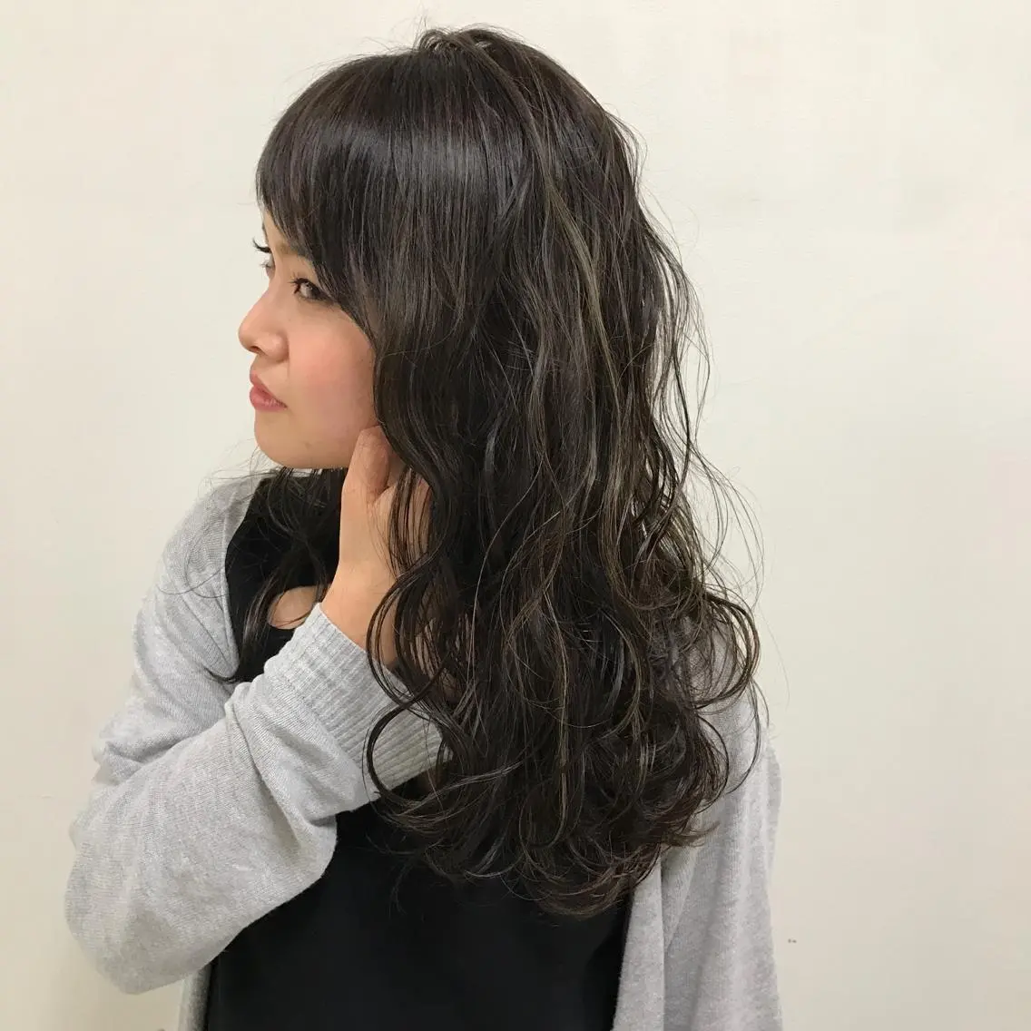 ロング カラー パーマ ネイル 髪質改善 Daisukiのヘアスタイル