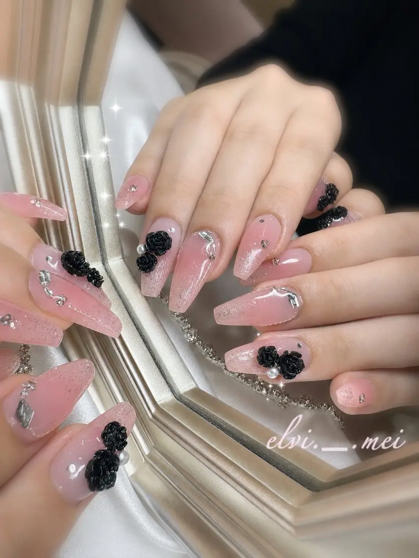 ネイル チークネイル SALON ELVI ｜Meiのネイルデザイン