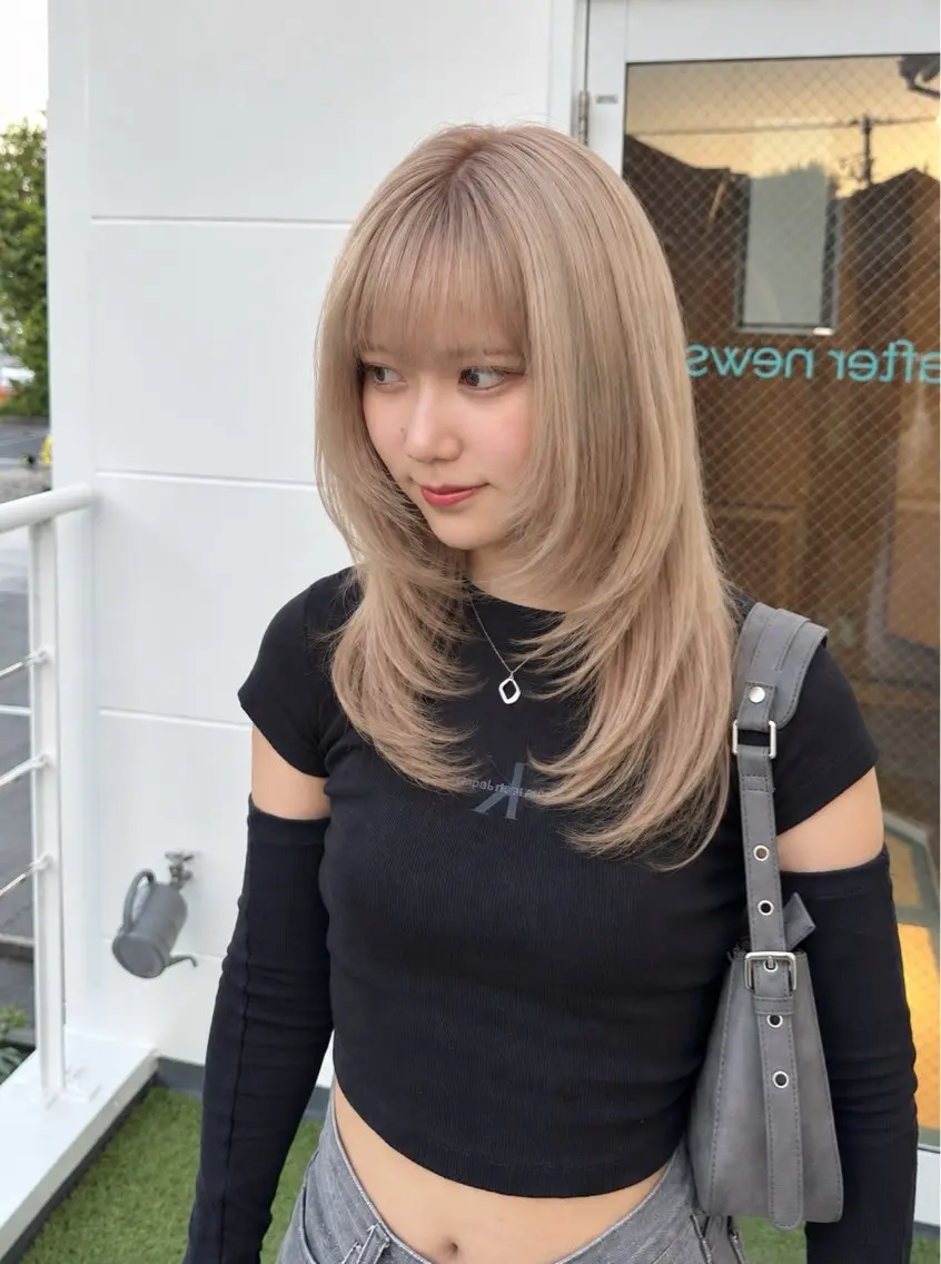 セミロング 🍀ブリーチ屋さん/ 顔まわりカットあずみのヘアスタイル