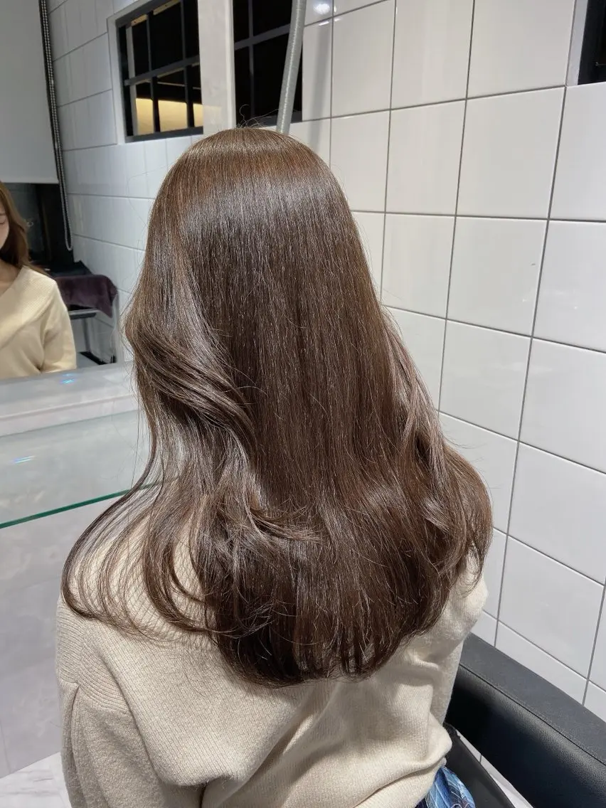 セミロング カラー センターパート特化 井上健太のヘアスタイル