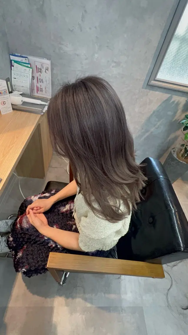 ロング ヘアカラー motoトップカラー リスト/ブリーチカラのヘアスタイル