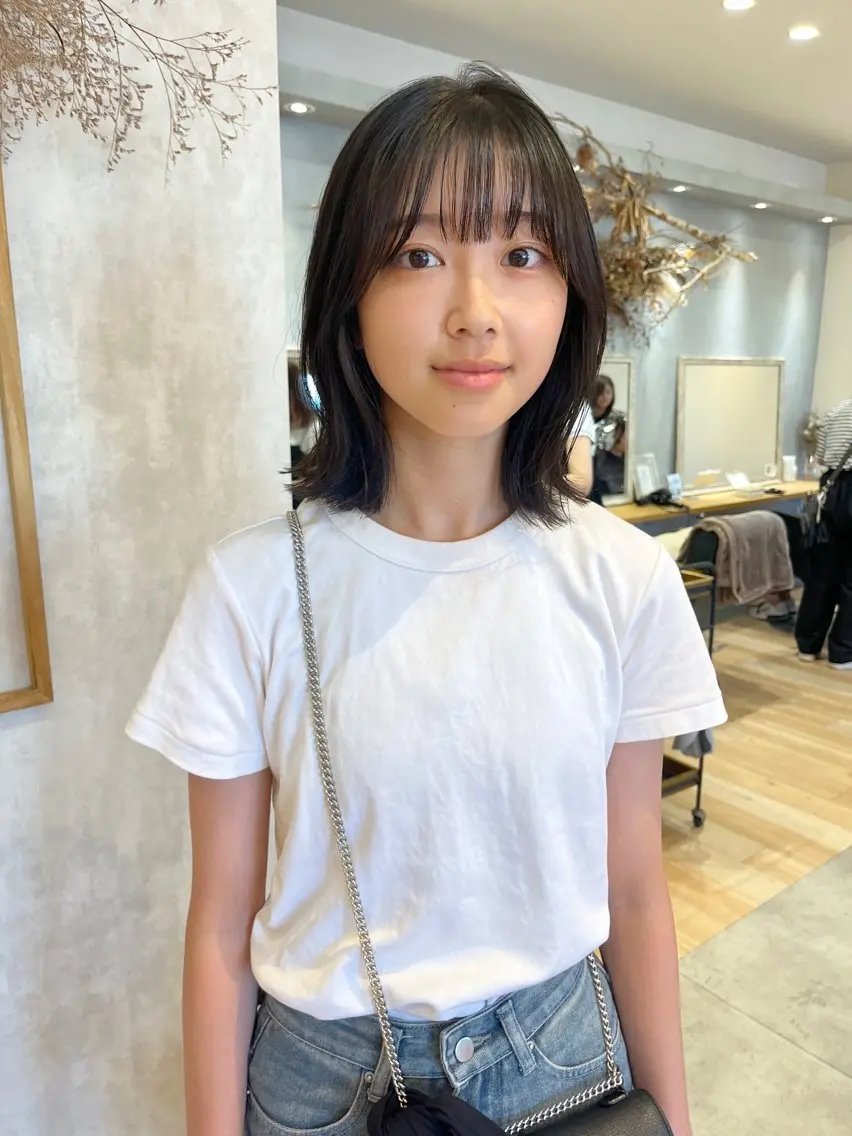 ミディアム レイヤーカット 吉原 由菜のヘアスタイル