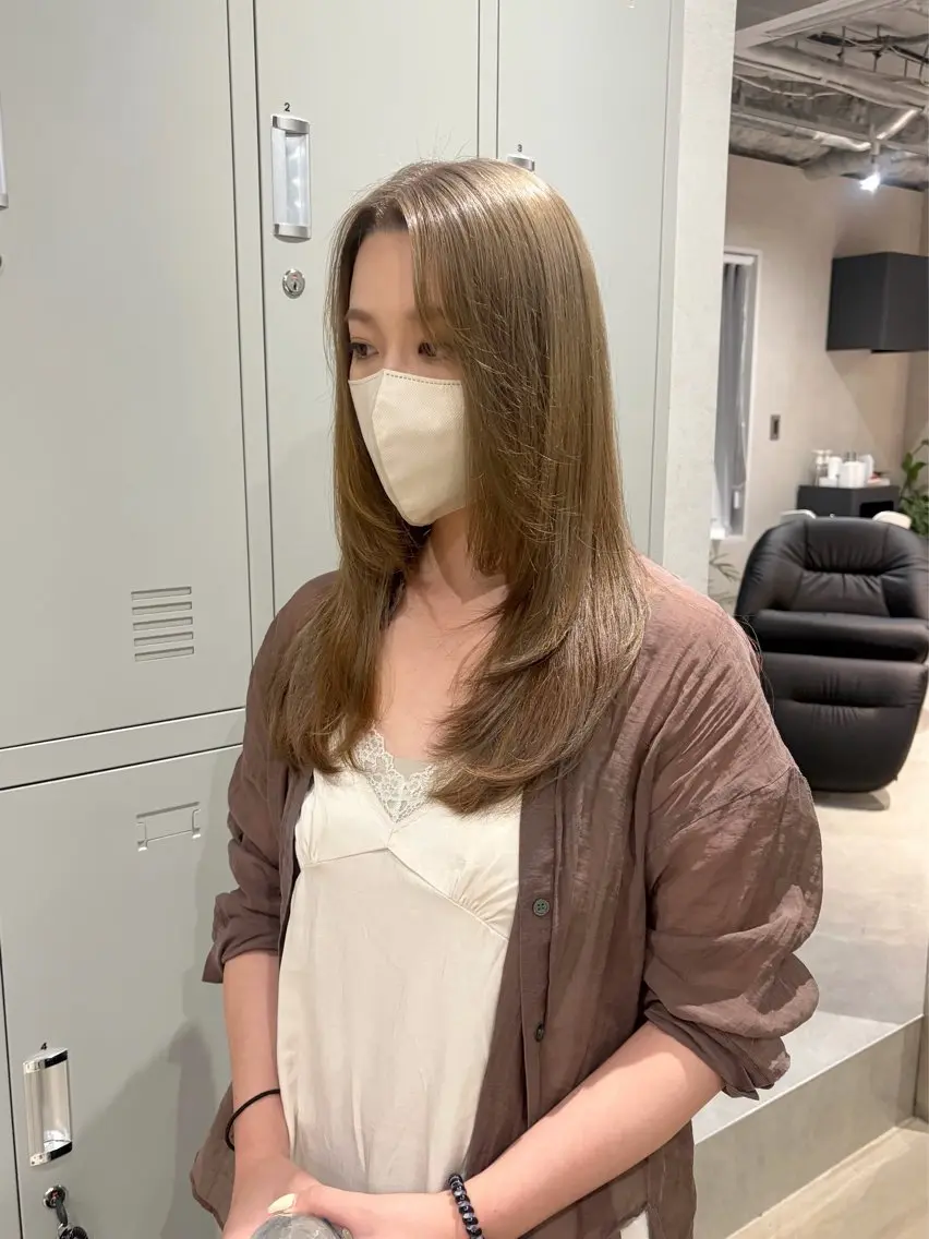 セミロング ヘアカラー トリートメント くすみカラーUni. wakabaのヘアスタイル