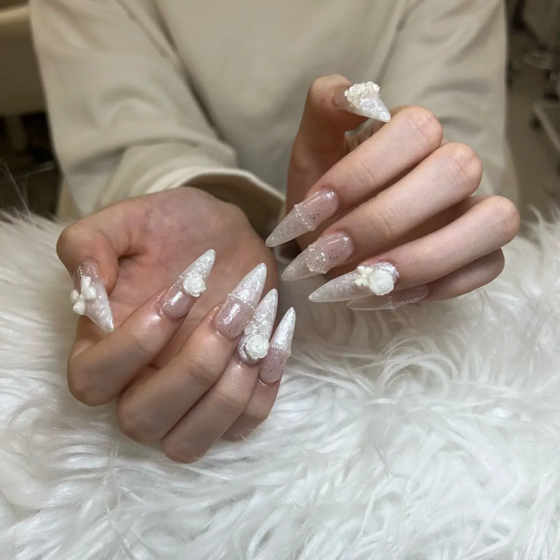 ネイル チークネイル 長さ出し フレンチネイル ジェルネイル ガラスフレンチ ハンドネイル anh nail anne🤍のネイルデザイン