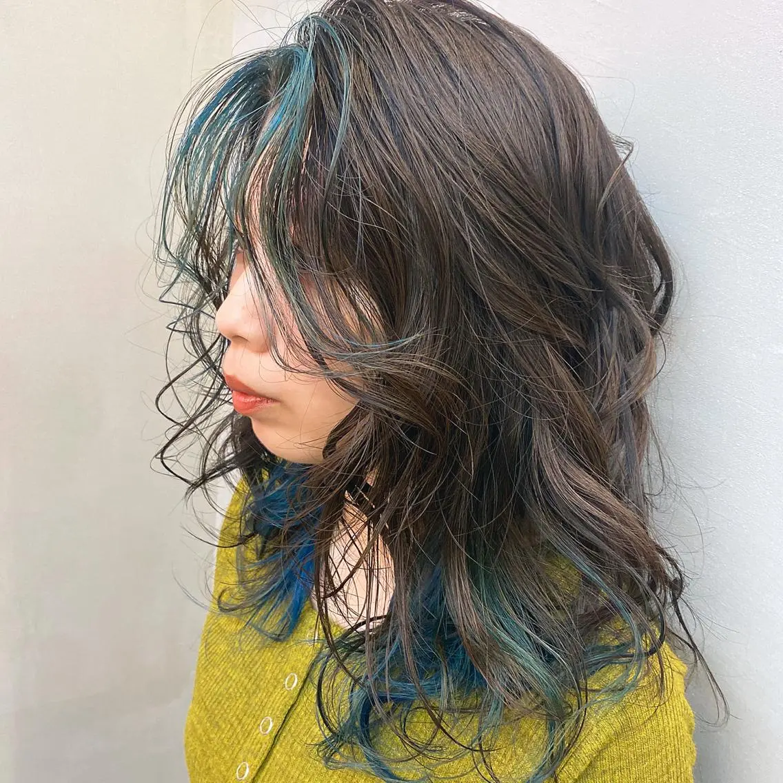 セミロング カラー 岡野 静華のヘアスタイル
