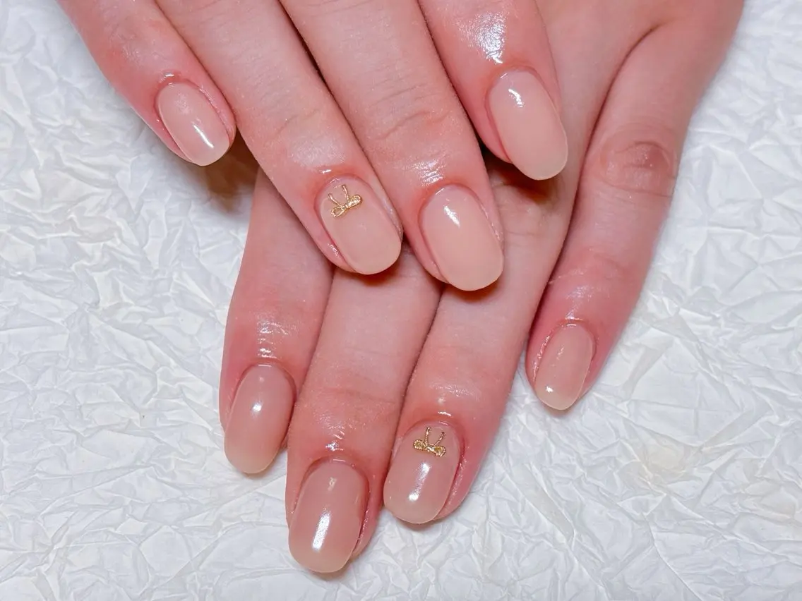 ネイル 持ち込み リボン ストーンネイル ハンドネイル ハンドケア 💫ゆか_ Nailartistのネイルデザイン