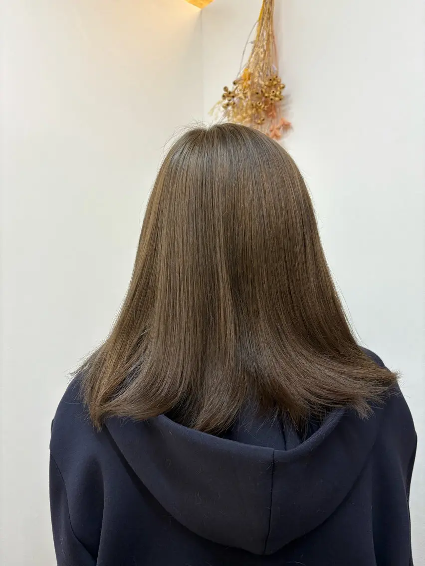 セミロング カラー 透明感カラー カット トリートメント I'sm KOUSAKUのヘアスタイル