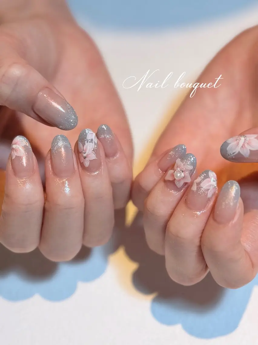 ネイル カジュアル ドット フラワーネイル フレンチネイル キラキラネイル ハンドネイル Nail bouquetのネイルデザイン