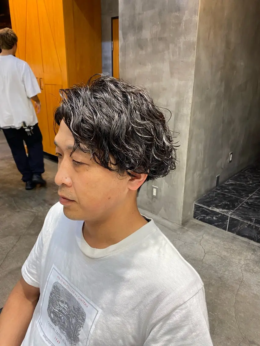 パーマ メンズ メンズパーマ カット パーマ 透明感カラー🌿 グレージュ🐺陽介のヘアスタイル
