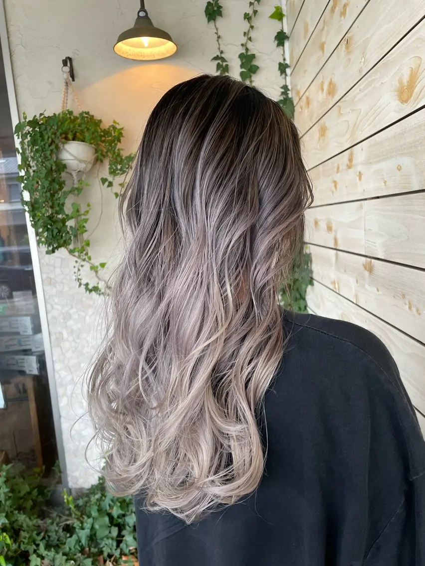 ロング カラー アッシュ 透明感カラー ハイライトカラー ハイトーンカラー ミルクティーアッシュ ヘアカラー 🌸小掛🌸 豊橋外国人風カラーのヘアスタイル