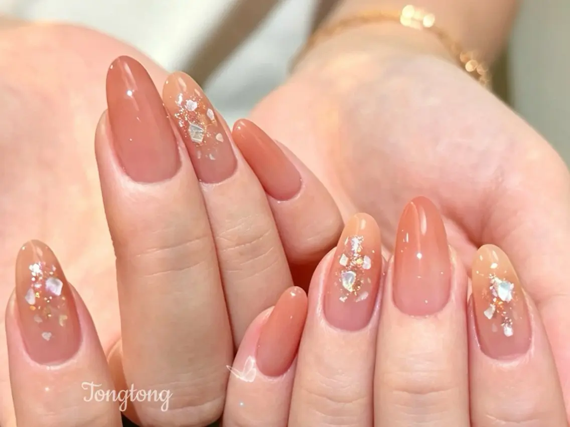 ネイル キラキラネイル ラメ(グリッター) ニュアンスネイル ピンク ピンクベージュ ハンドネイル Tongtong Nail Salonのネイルデザイン
