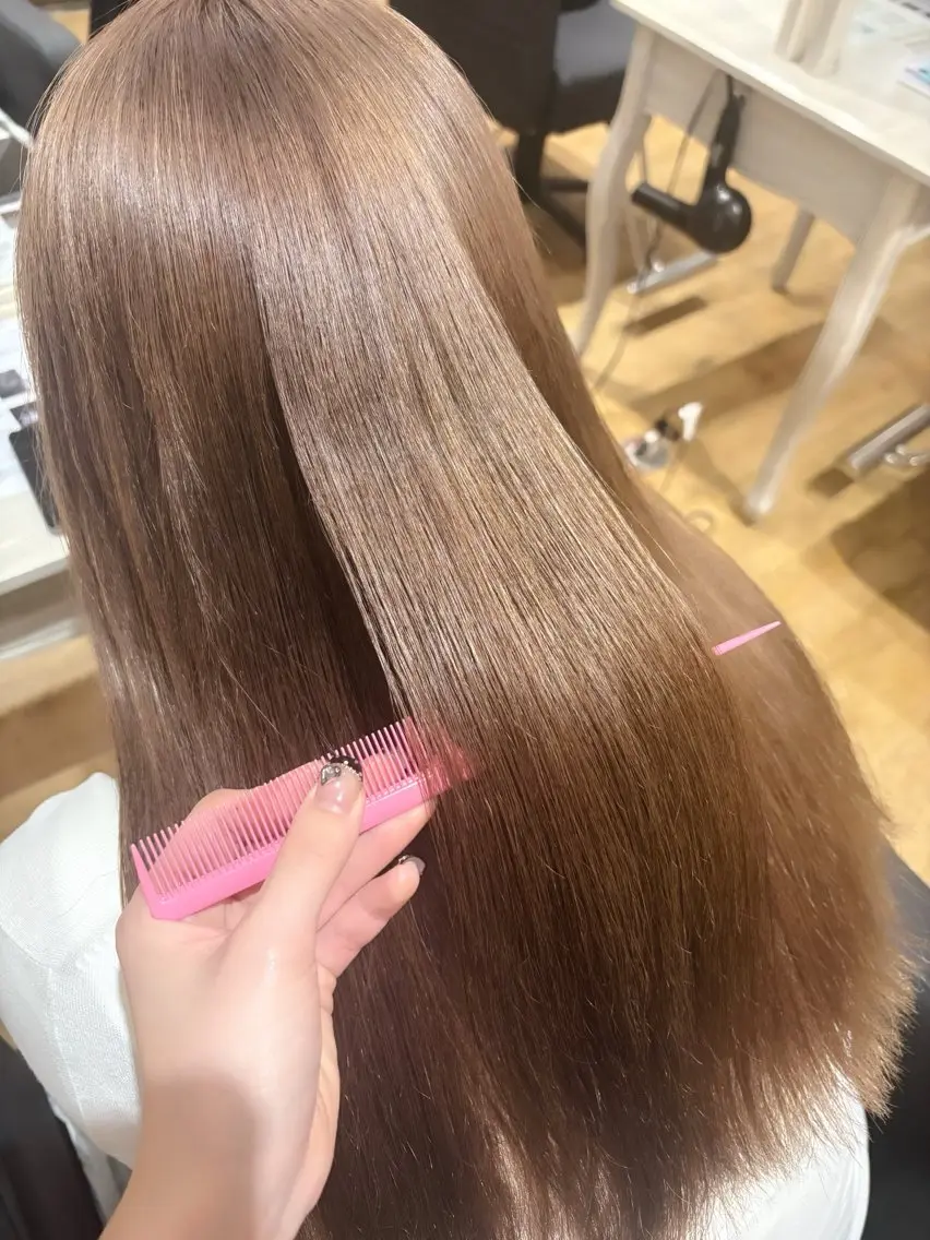 ロング カラー ベージュカラー ヘアカラー Emma/レイヤー /柔らかカラーのヘアスタイル