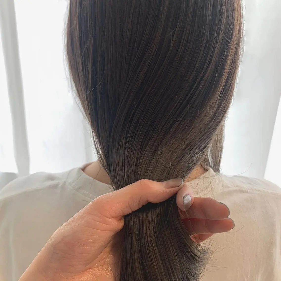 セミロング カラー 透明感カラー 梅本 有希のヘアスタイル