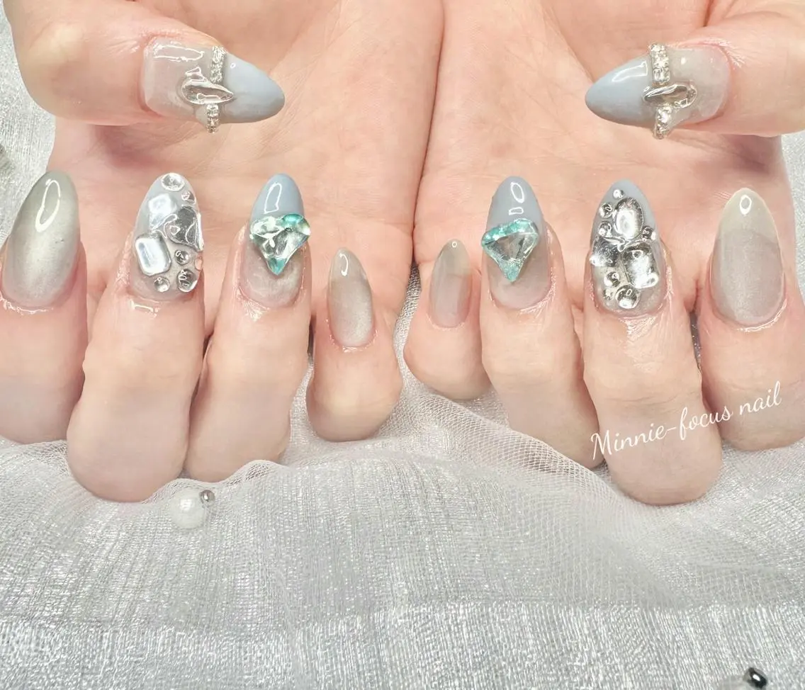 ネイル ブルー フレンチネイル ハート キラキラネイル 韓国ネイル 🧸Luvia nail✨のネイルデザイン
