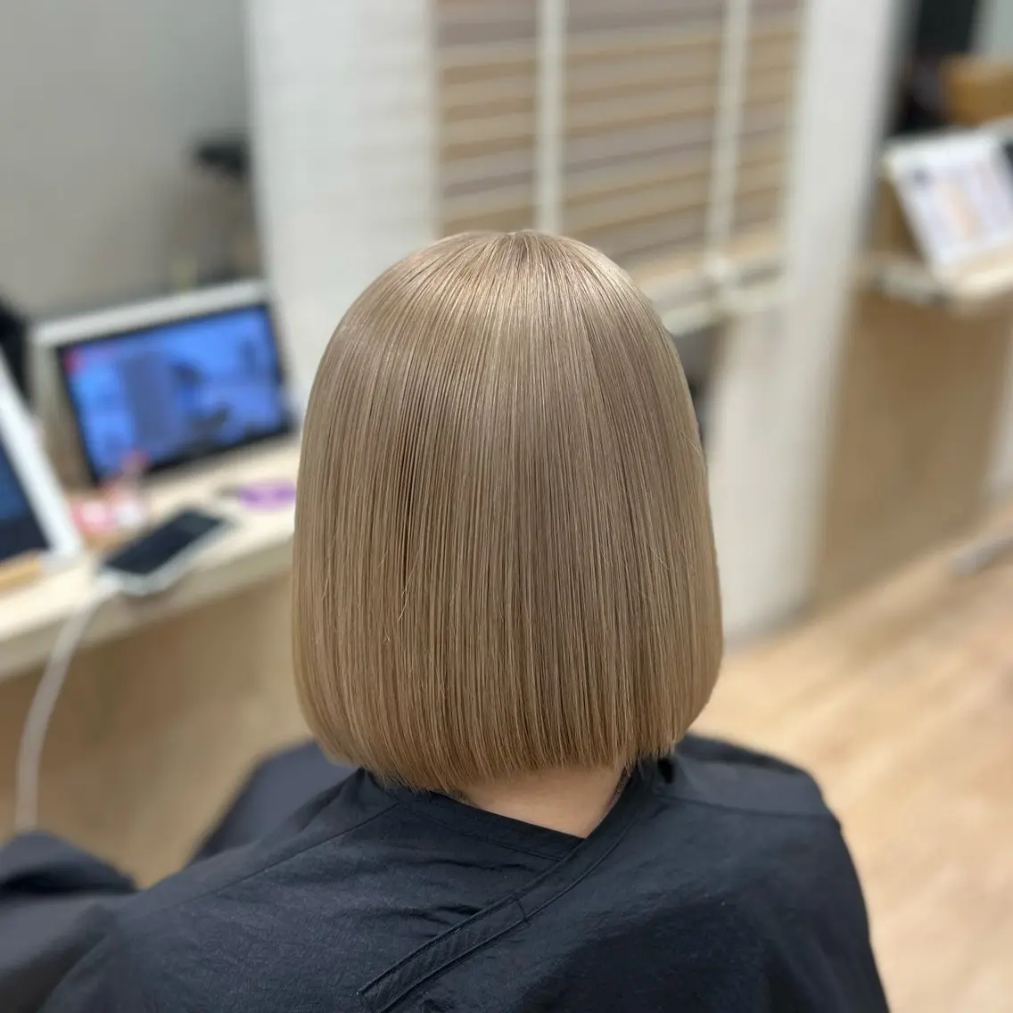 ショート ヘアカラー 小林 円香のヘアスタイル