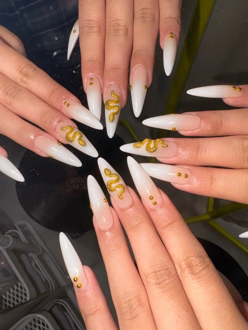 ネイル ゴールド ロングネイル ハンドネイル 33nail✴️栄 スミレ❇️Gel-xのネイルデザイン