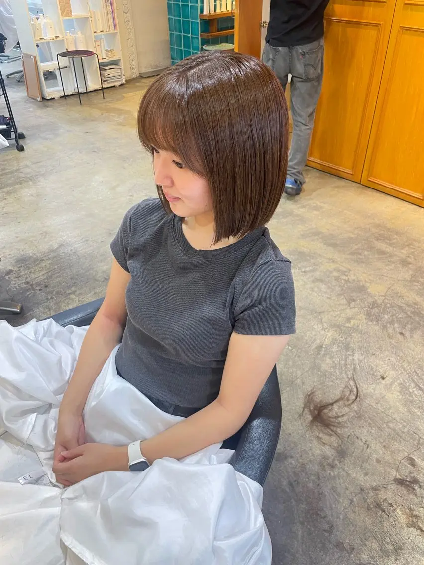 ショート カラー ベージュカラー オリーブベージュ カット ヘアカラー トリートメント MIOベージュカラー 柔らかいカラーのヘアスタイル