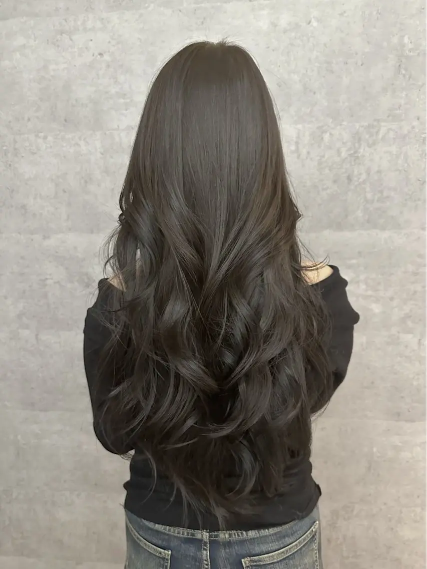 カラー BEL Hinataのヘアスタイル