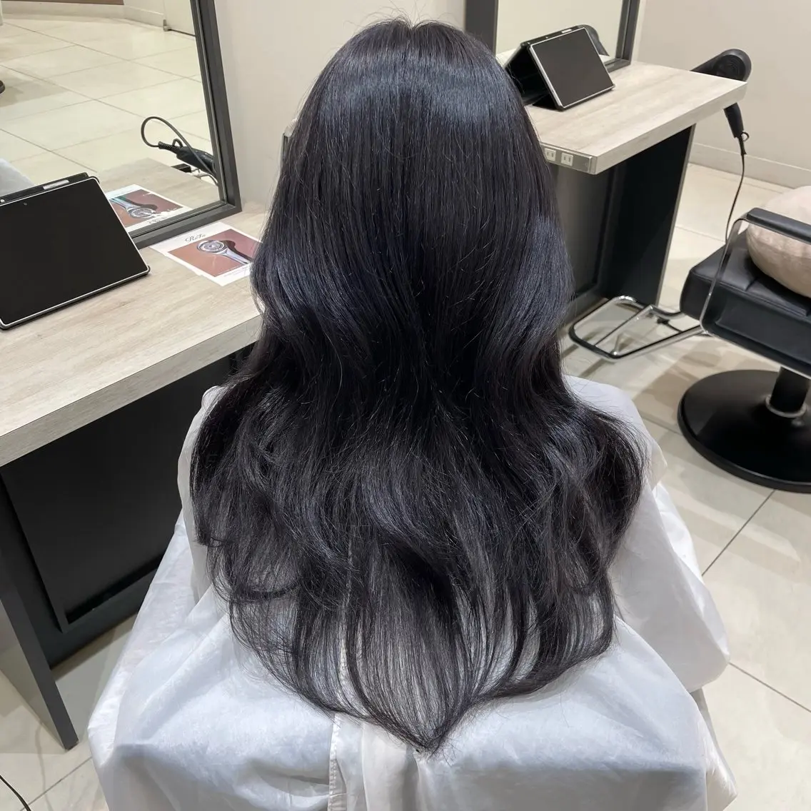 ロング すみれ✨レイヤー 🫧透明感カラーのヘアスタイル