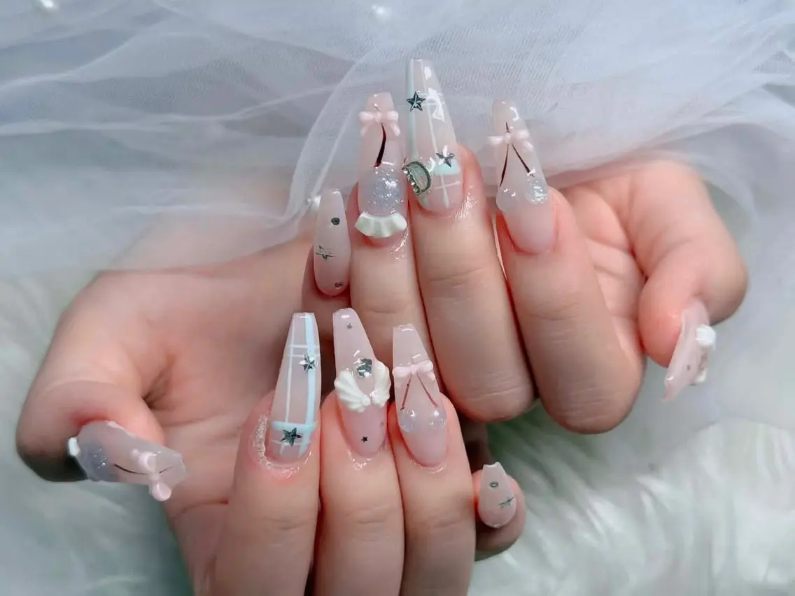 ネイル チークネイル フレンチネイル キラキラネイル 韓国ネイル マグネットネイル ハンドネイル Sakura h.babynailのネイルデザイン