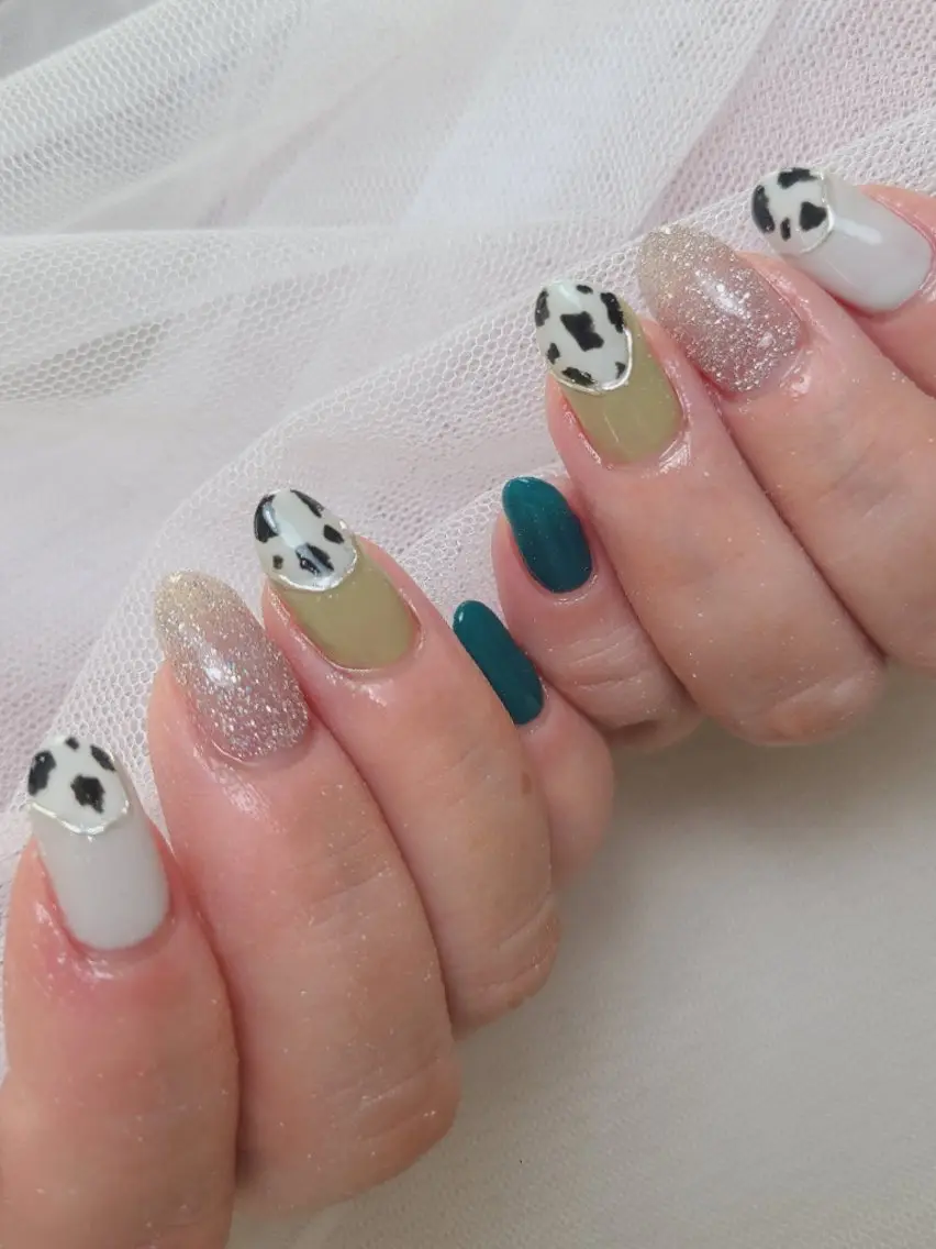 ネイル アニマル柄 ジェルネイル グリーン キラキラネイル ミラーネイル Nailroom3  古屋のネイルデザイン