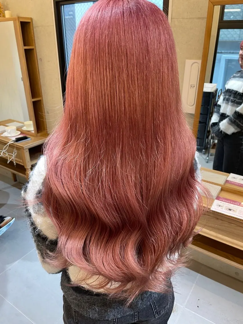 ロング カラー ベージュカラー ブリーチ オレンジピンク ピンクカラー ピンクベージュ カット ヘアカラー トリートメント 羽田翔大/ブリーチ/ レイヤー/店長のヘアスタイル