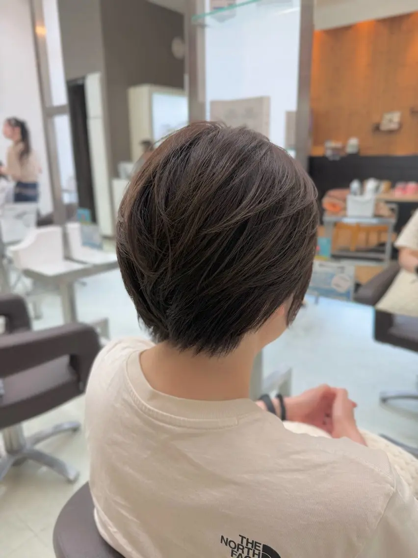 ショート カット ヘアカラー 新井優馬｜縮毛矯正/ 地毛風ストレートのヘアスタイル