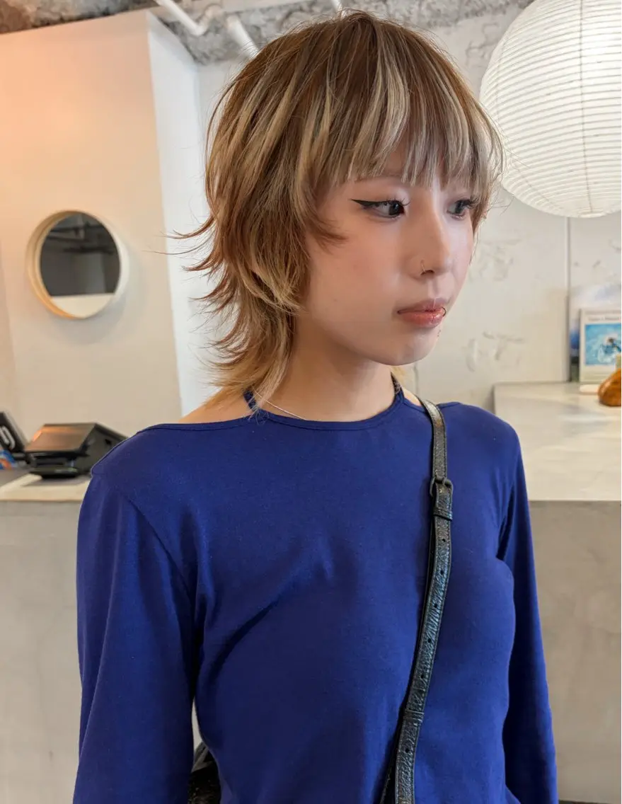 ミディアム カラー ブロンド ブラウンカラー デザインカラー レイヤーカット ウルフカット カット ヘアカラー トリートメント 村上雅人 ナチュラルモードのヘアスタイル