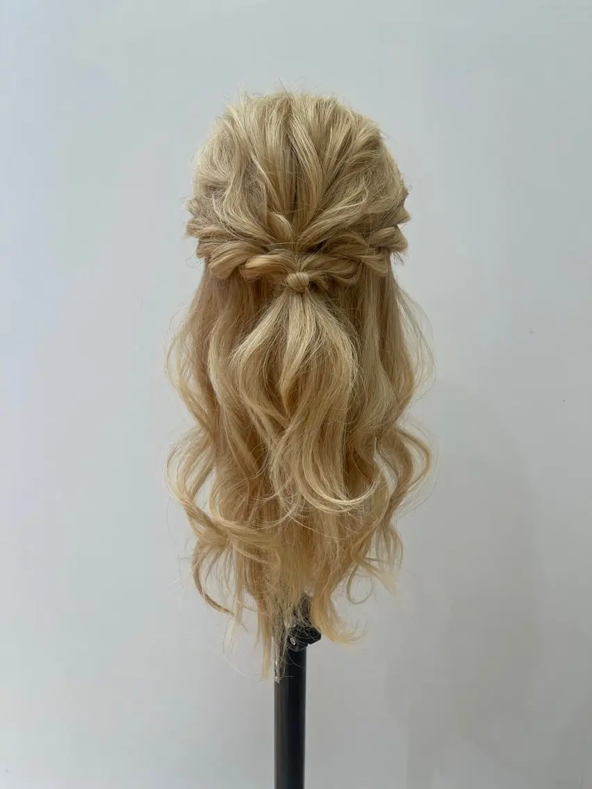♡ヘアセット(ハーフアップ・編み下ろしスタイル)の写真