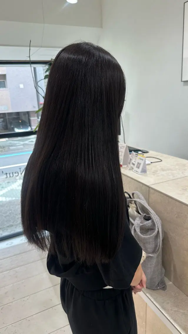 ロング カラー 黒髪 ブリーチ ブルーカラー ブルーブラック 透明感カラー ヘアカラー トリートメント ブリーチ/ハイトーン 🧚🏻HARUKAのヘアスタイル