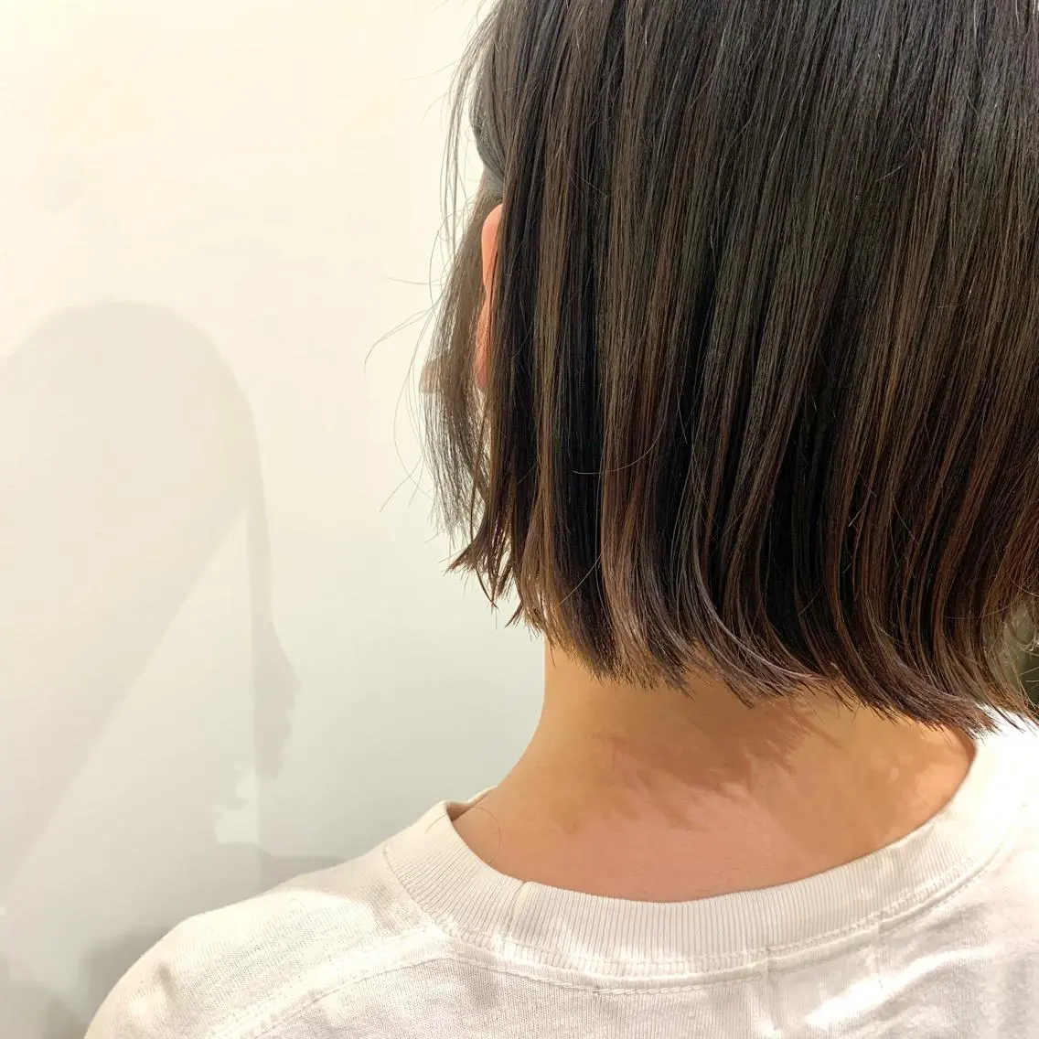 ショート カラー ショートボブ ハイライトカラー インナーカラー ボブ 伸ばしかけ 草野ゆずき⌇縮毛矯正 ⌇Wカラー⌇レイヤーのヘアスタイル