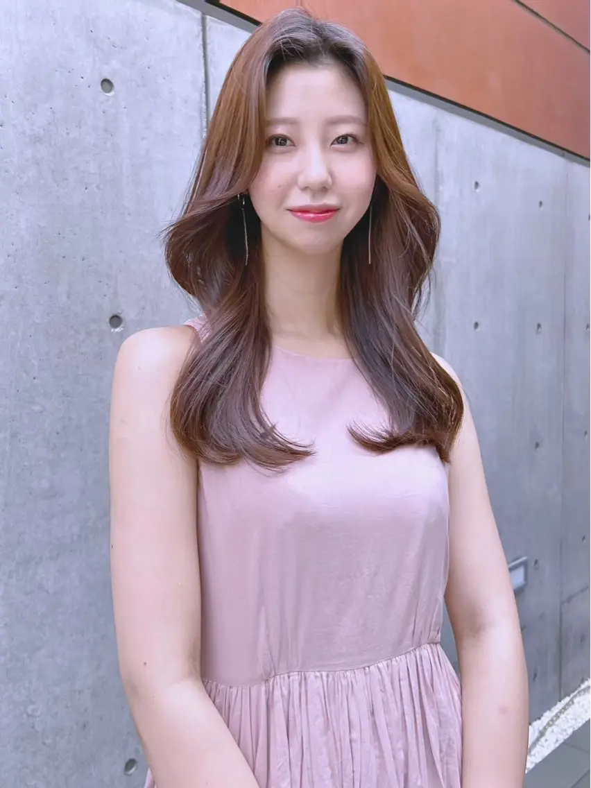 セミロング くびれヘア 韓国風ヘア レイヤーカット 小顔カット カット ヘアカラー トリートメント 縮毛矯正 ミディアム レイヤー 顔周り金山のヘアスタイル