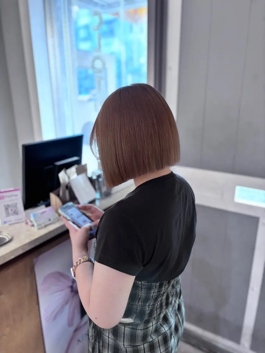 ミディアム カラー ベージュカラー ブラウンカラー ブラウンベージュ ボブ ヘアカラー miloc naha ナナカのヘアスタイル