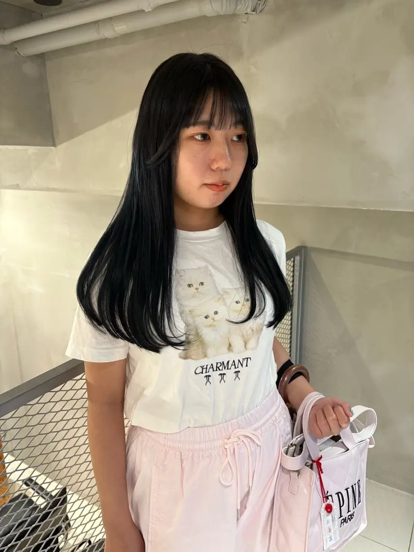 ロング カラー 黒髪 ブルーカラー ブルーブラック カット ヘアカラー トリートメント 透明感カラー🫧 nanohaのヘアスタイル