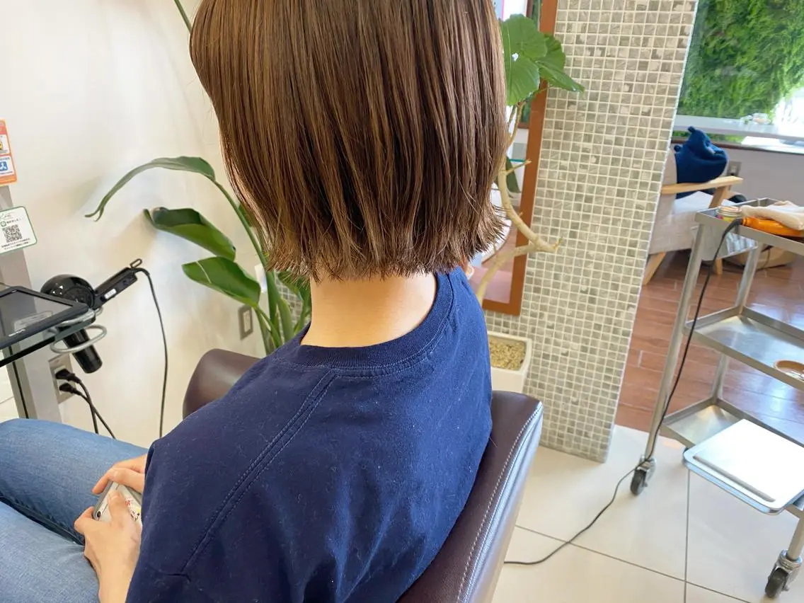 ショート カラー ベージュカラー ブラウンカラー ブラウンベージュ ボブ 外ハネヘア カット ヘアカラー トリートメント 鈴木 翔梧のヘアスタイル