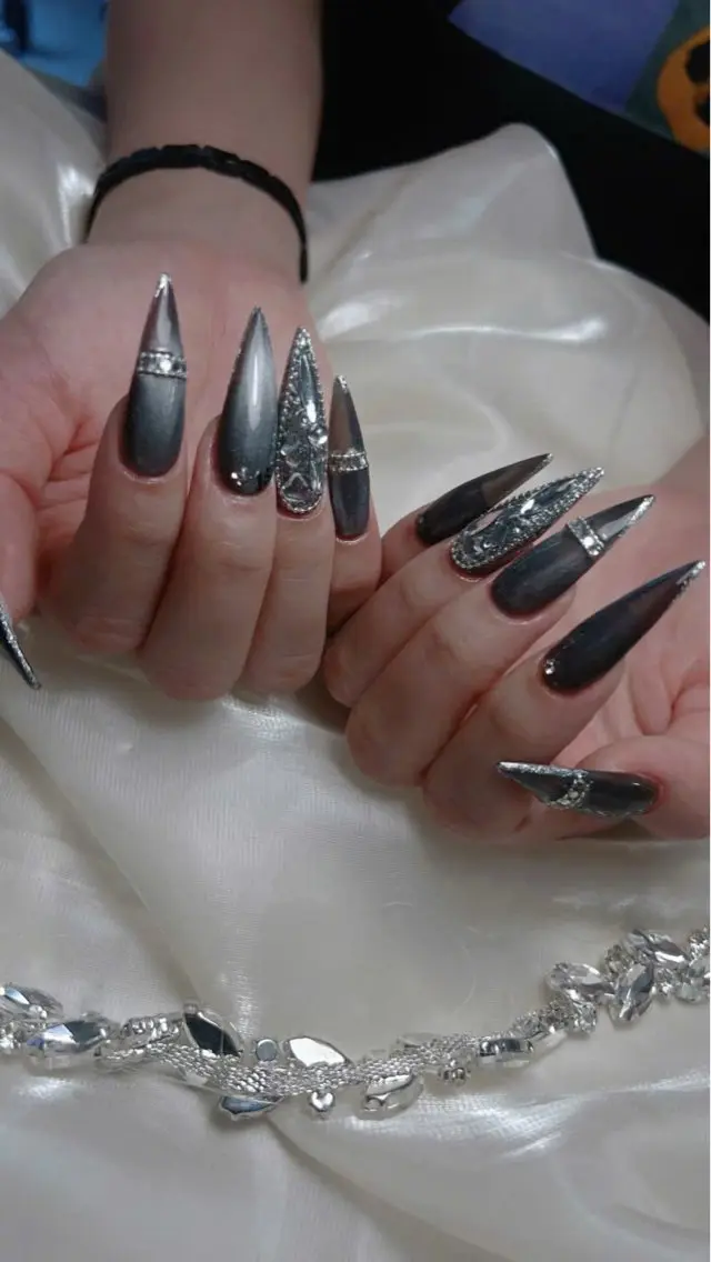 ネイル ハンドネイル moon nailsのネイルデザイン