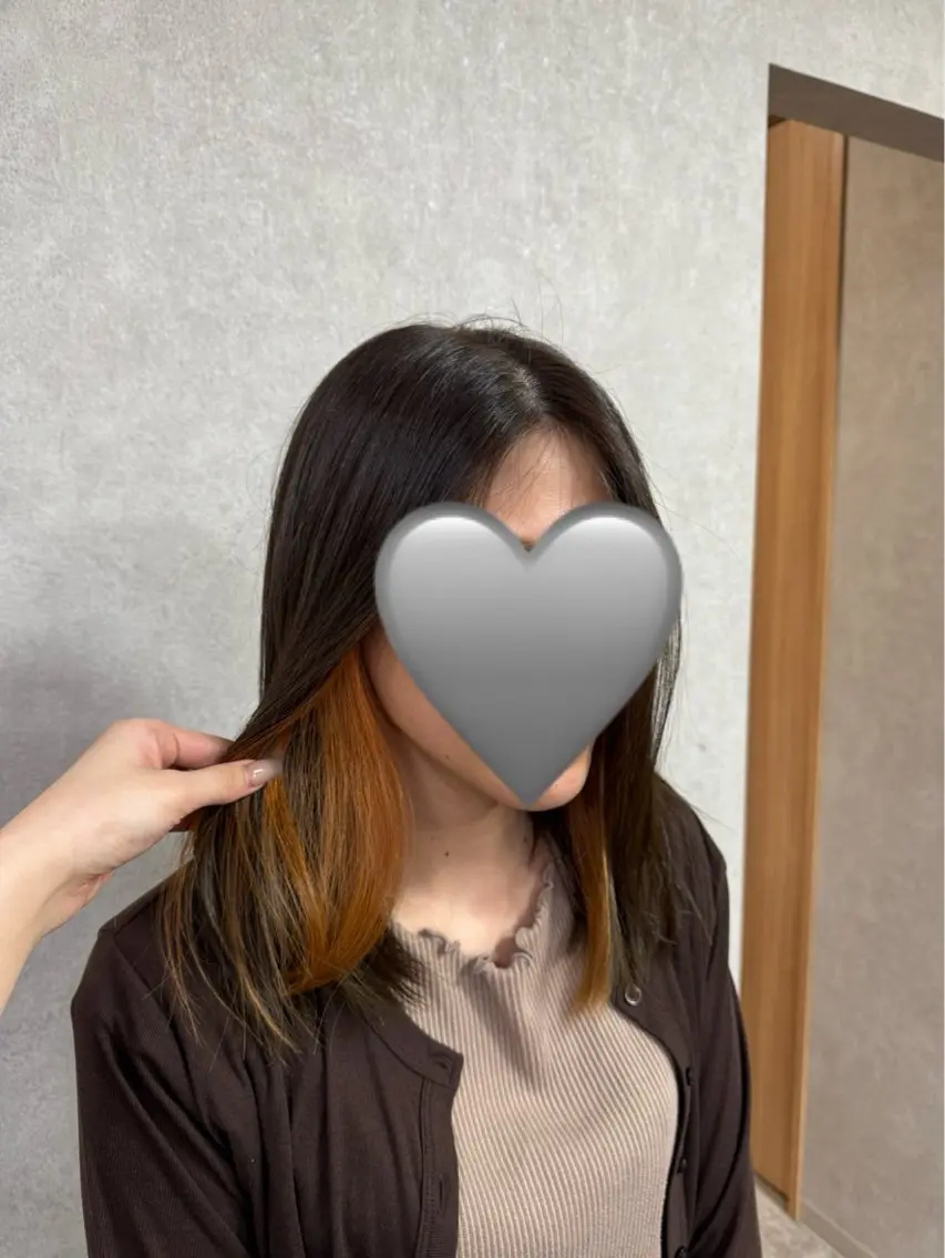 ミディアム カラー ベージュカラー ブリーチ デザインカラー イヤリングカラー オリーブベージュ ヘアカラー トリートメント DILGA LINK Rioのヘアスタイル